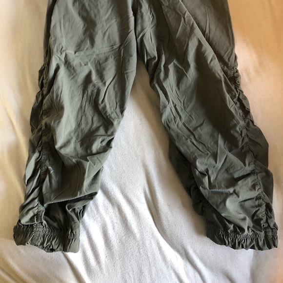 grey ivivva loose dancer capris - Picture 2 of 2